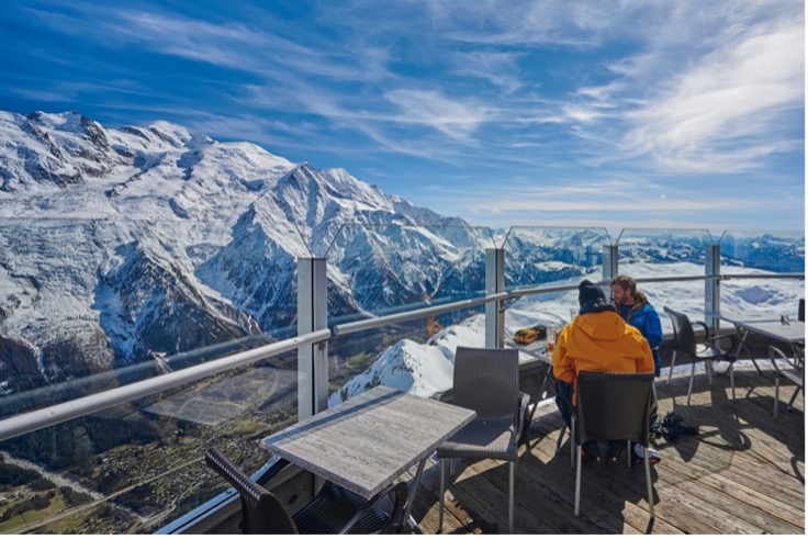 mountains-and-skiiers